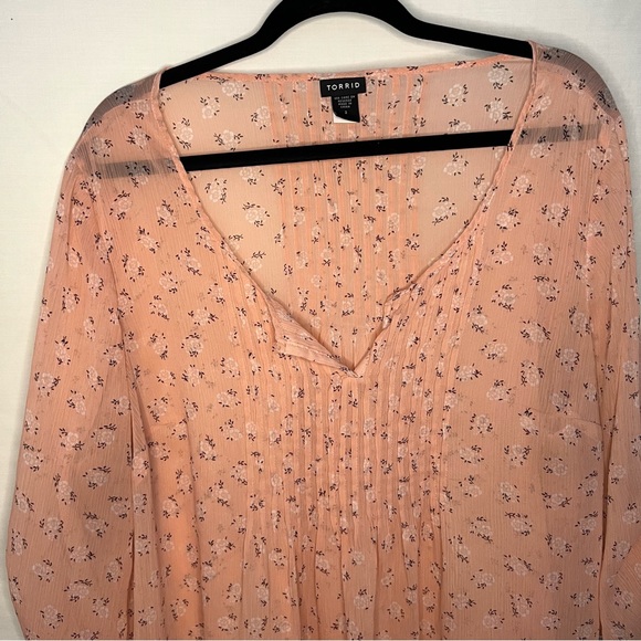 Torrid Light Pink Floral Blouse - Picture 2 of 6